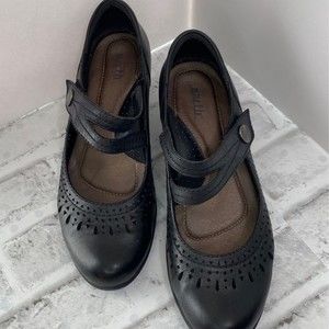 Earth Women's Dione Black Mary Jane 7.5B